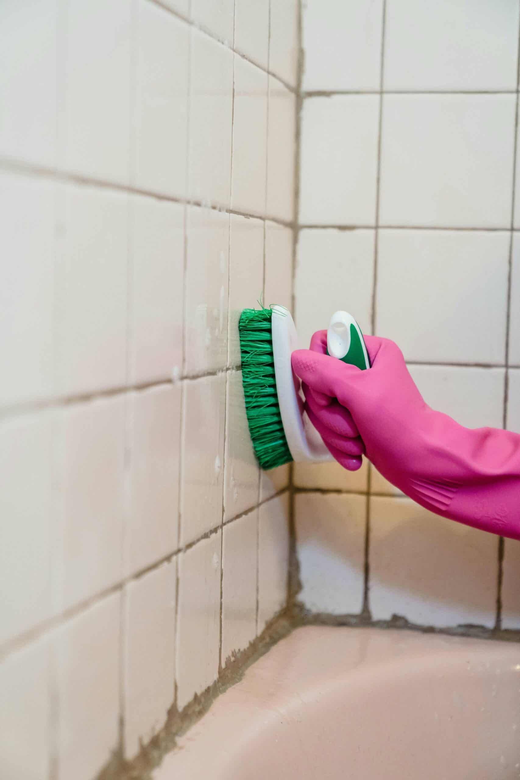 OG image for gele-voegen-in-de-badkamer-schoonmaken
